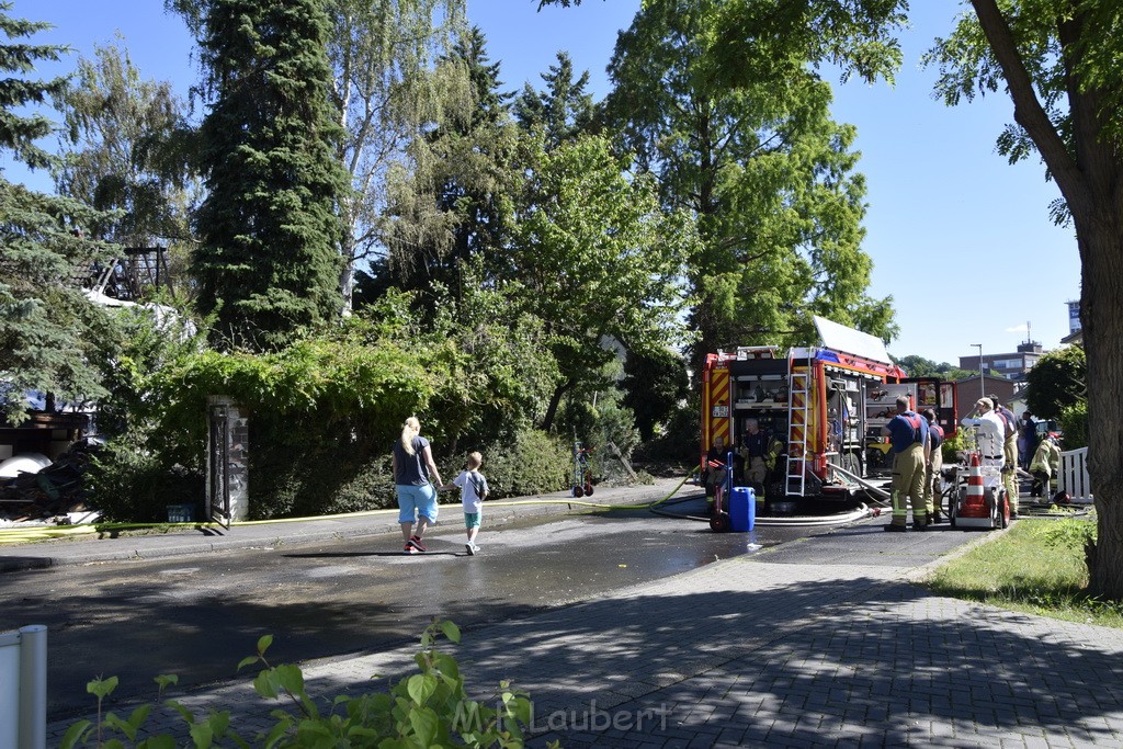 Grossfeuer Einfamilienhaus Siegburg Muehlengrabenstr P1443.JPG - Miklos Laubert